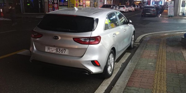 2018-Kia-Cee’d-rear-three-quarters-right-side-spy-shot.jpg
